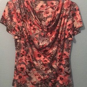 Flowered short sleeve scoop neck shirt